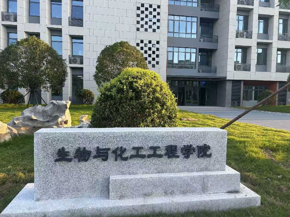惠水县扬州职业大学体育场高杆灯项目